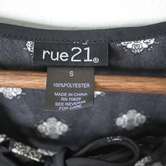 Rue21 Short Sleeve Black Patterned Mini Dress - Picture 4 of 4